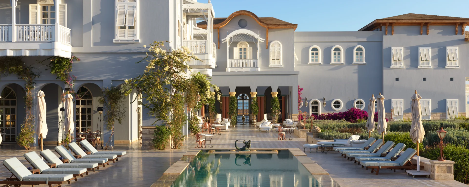 La Maison Bleue Hero