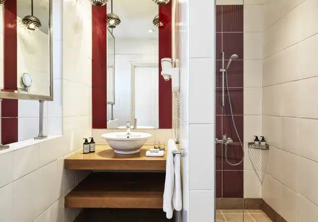 Club-Paradisio-Hotel-El-Gouna-Red-Sea-premium Pool-View-Room-Bathroom gallery 2